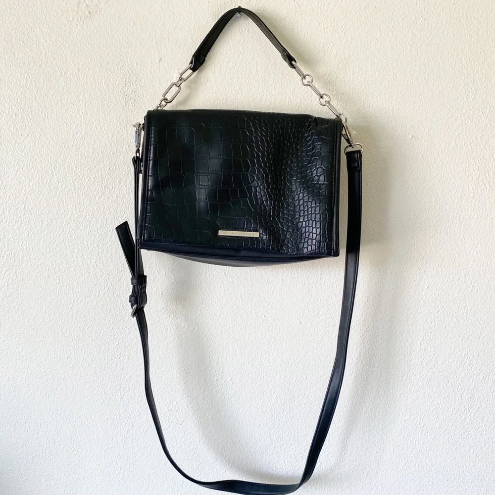 Reaction Kenneth Cole Black Gator Print Crossbody